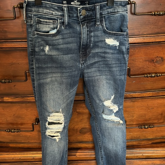 Hollister jeans. Size 23 waist 24 length. EUC - Picture 3 of 6